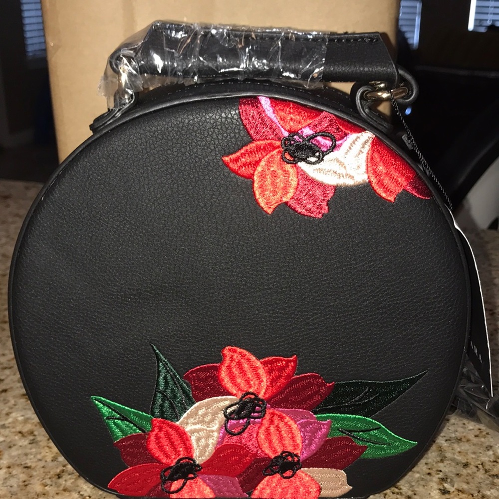 Zara flower embroidery round bag